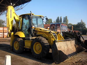 Багер товарач: KOMATSU WB93 S-5, кофа 4в1, телескопична стрела.